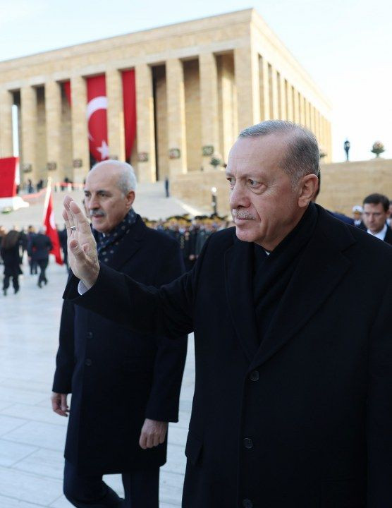 Devlet erkanı   Anıtkabirde - Sayfa 10