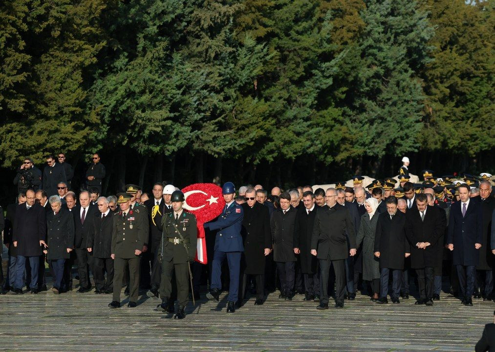 Devlet erkanı   Anıtkabirde - Sayfa 8