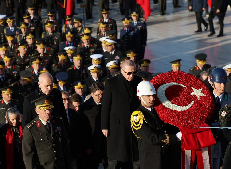 Devlet erkanı   Anıtkabirde - Sayfa 6