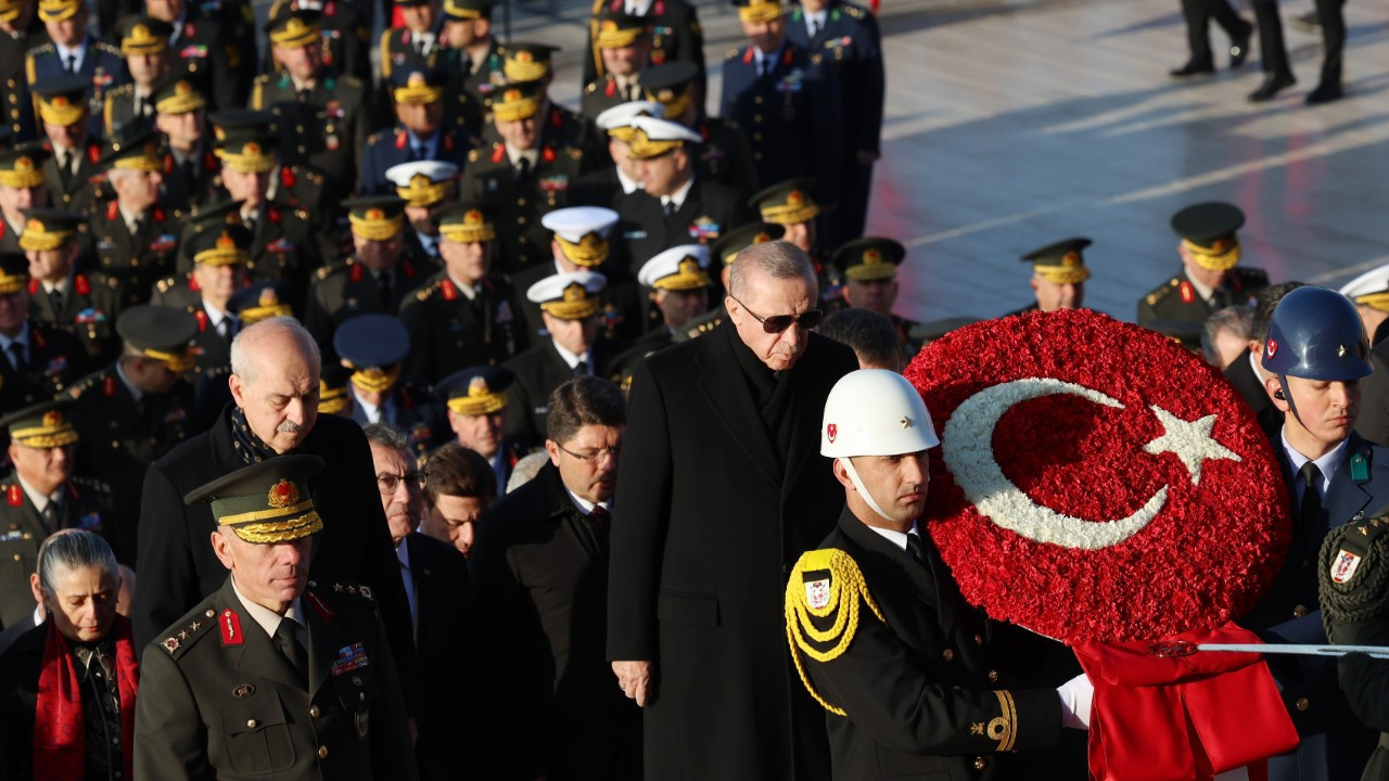 Devlet erkanı   Anıtkabirde