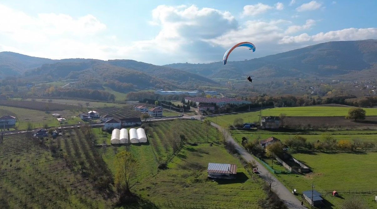 Düzce'de paramotor uçuşu ilgi ile izlendi - Sayfa 1