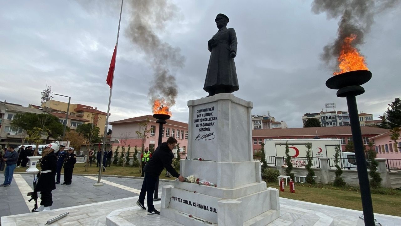 Çanakkale’de "10 Kasım Atatürk’ü Anma Etkinlikleri" Çerçevesinde Cumhuriyet Meydanı’nda Tören Düzenlendi