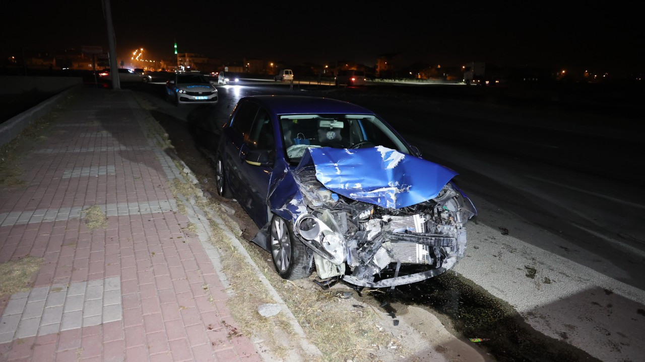 Aksaray'da Otomobilin Çarptığı Kamyonet Sulama Kanalına Düştü: 4 Yaralı