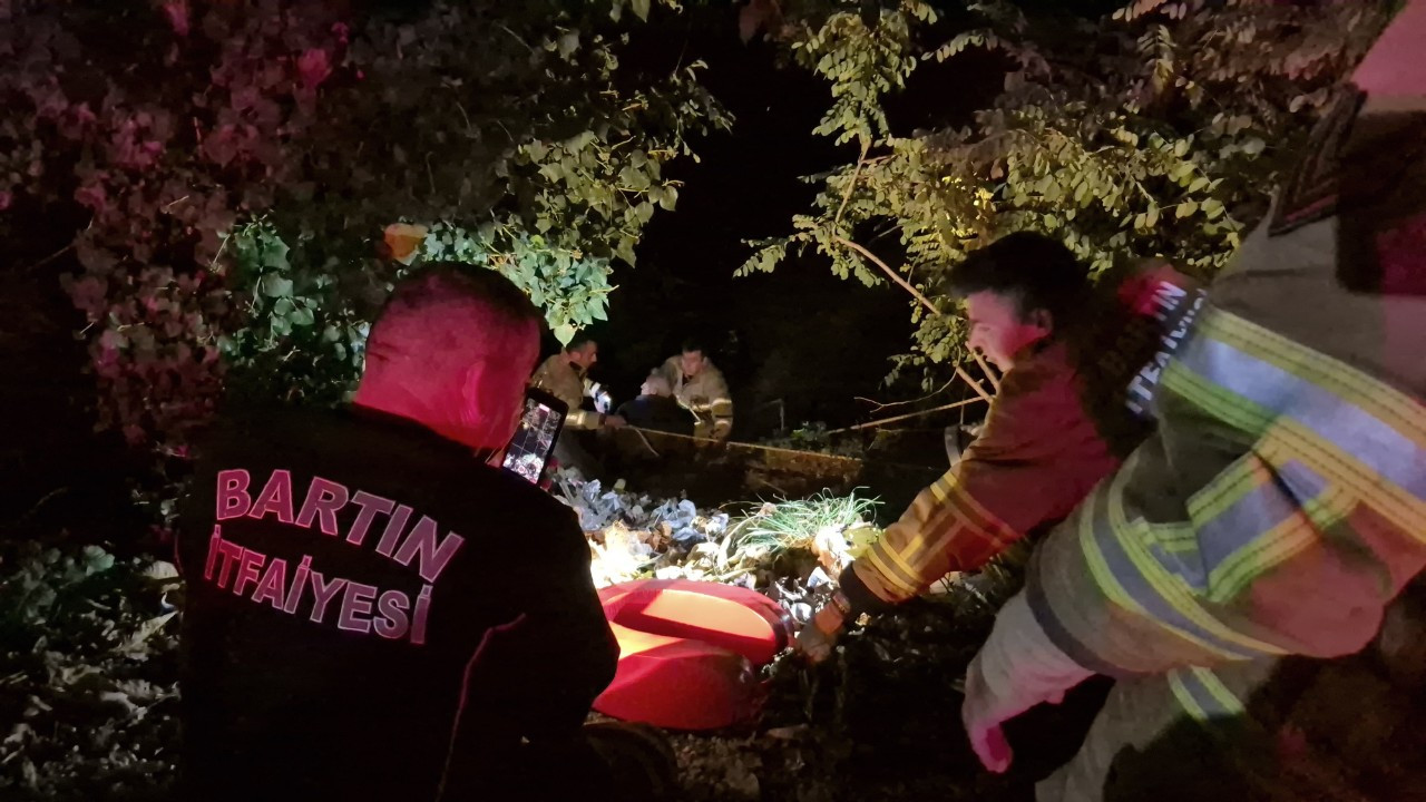 Irmak Yatağına Düşen Alkollü Şahsı Polis Ekipleri Kurtardı