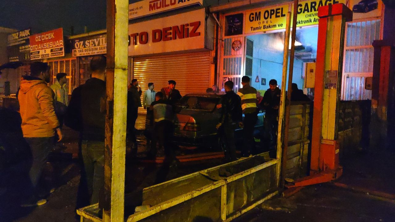 Van Oto Sanayi Sitesi'nde Çıkan Yangın Korkuya Neden Oldu - Sayfa 2