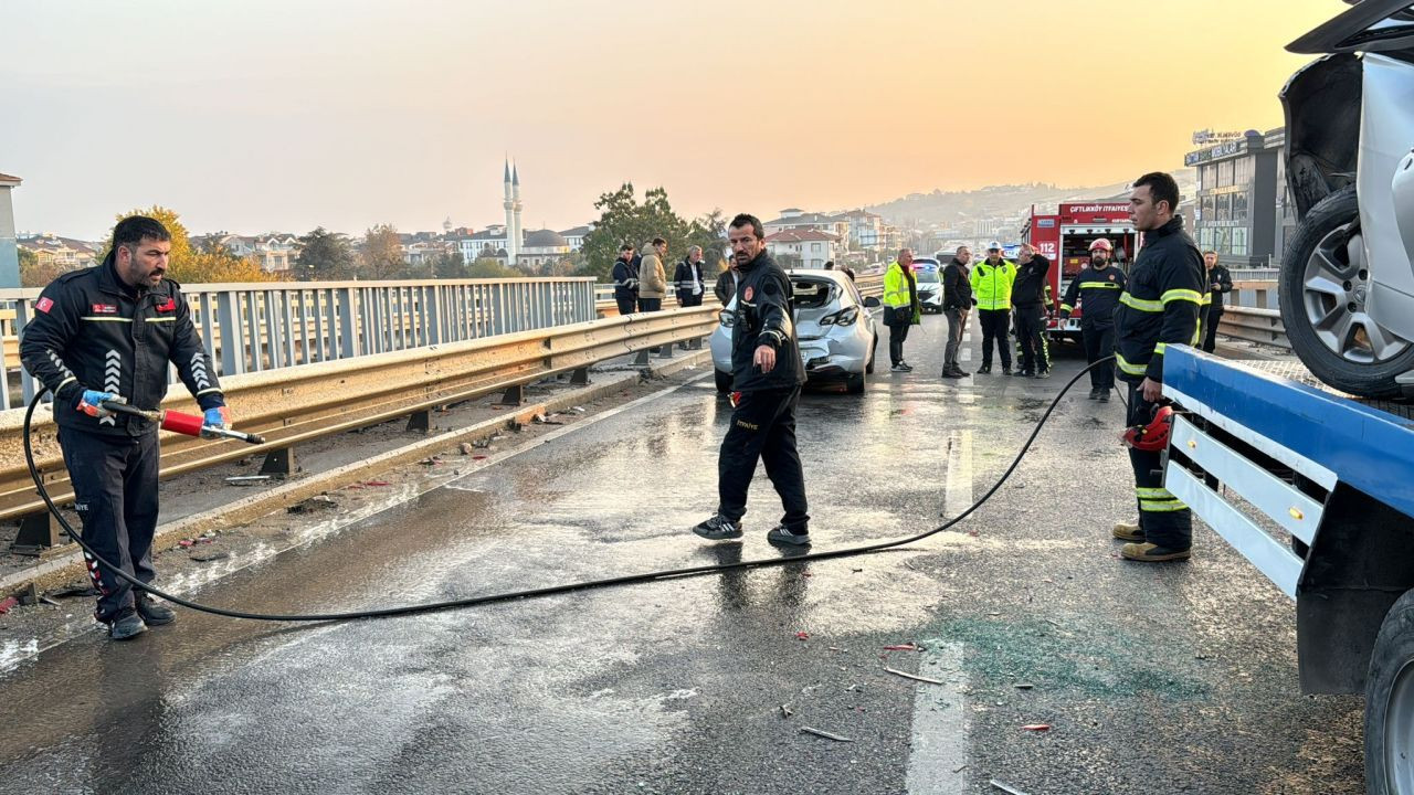 Yalova'da 5 araçlı zincirleme kaza: 4 yaralı - Sayfa 6