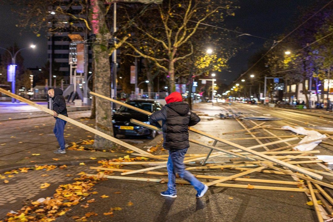 Amsterdam’da İsrailli taraftarlar ve Filistin destekçileri arasında gerginlik çıktı - Sayfa 3