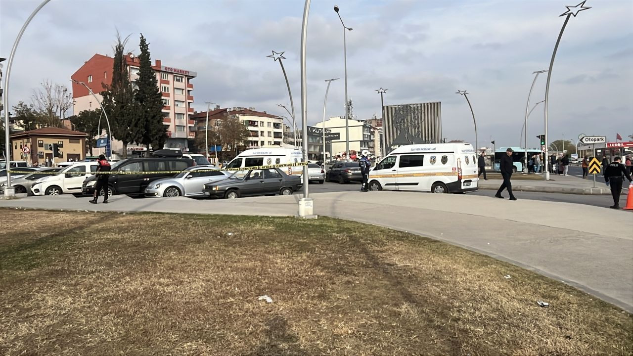 Kocaeli'de Park Halindeki Minibüste Ölü Bulundu - Sayfa 1