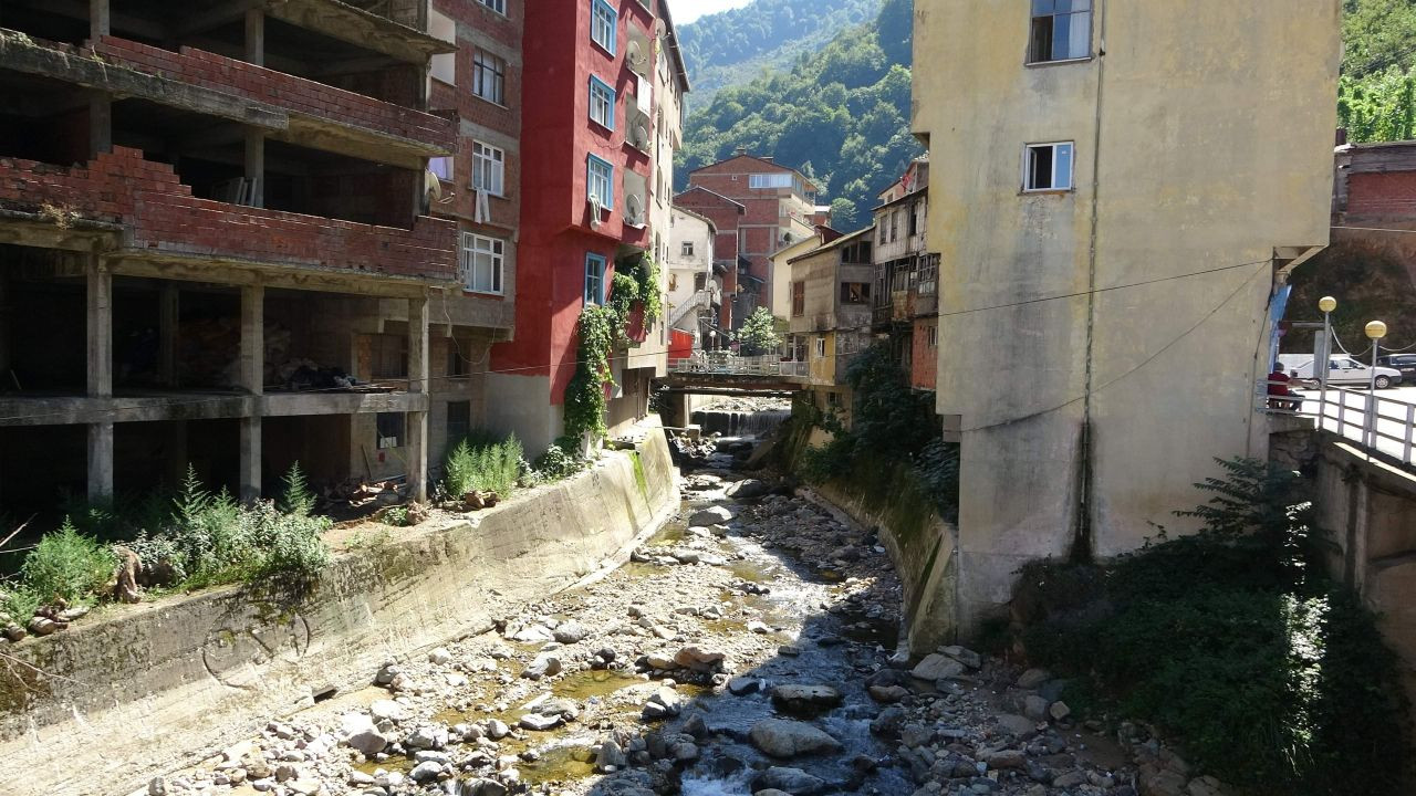 Doğu Karadeniz'deki Dere Yataklarındaki Yapılaşma, Felaket Riskini Artırıyor - Sayfa 1