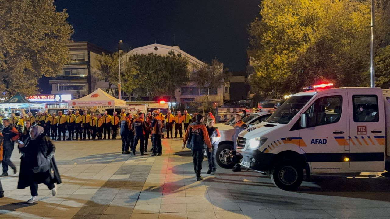 Düzce Depremi'nin 25. Yılında Hayatını Kaybedenler Anıldı - Sayfa 6