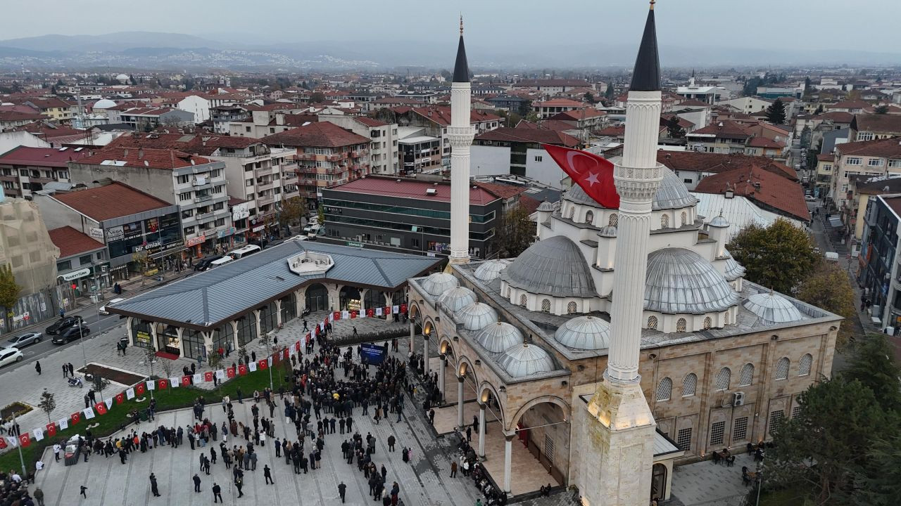 Düzce'de Kent Meydanı Projesi'nin 1. Etabı Hizmete Girdi - Sayfa 2