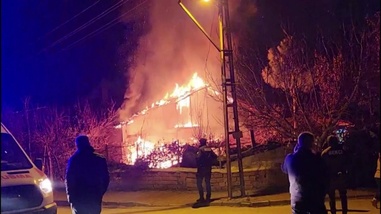 Amasya Suluova’da Tek Katlı Ev Yangında Küle Döndü - Sayfa 1