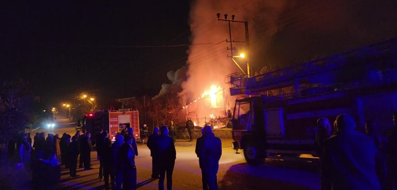 Amasya Suluova’da Tek Katlı Ev Yangında Küle Döndü - Sayfa 2