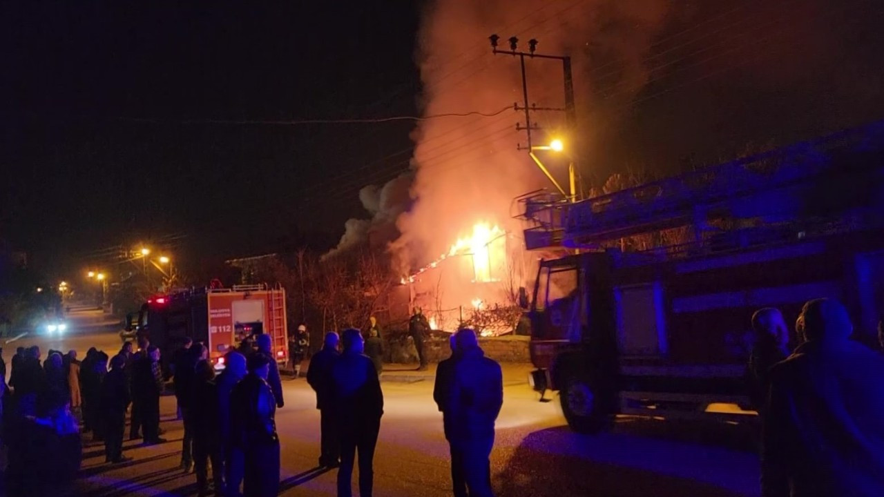 Amasya Suluova’da Tek Katlı Ev Yangında Küle Döndü