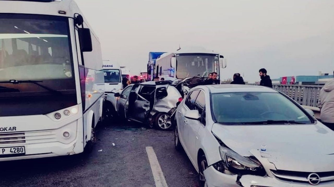 Yalova'da 5 araçlı zincirleme kaza: 4 yaralı