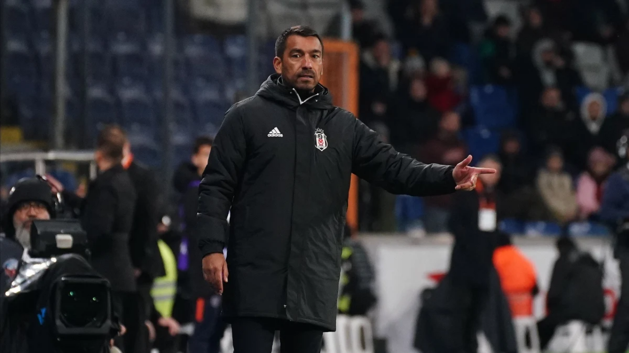 Giovanni Van Bronckhorst, Değişiklikler İçin Son Yarım Saati Tercih Ediyor