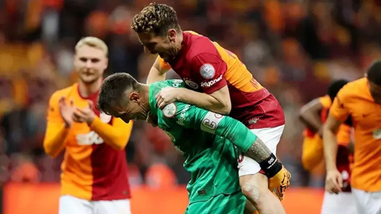 Galatasaray'da Muslera ve Mertens kararı... Sıcak gelişme - Sayfa 2