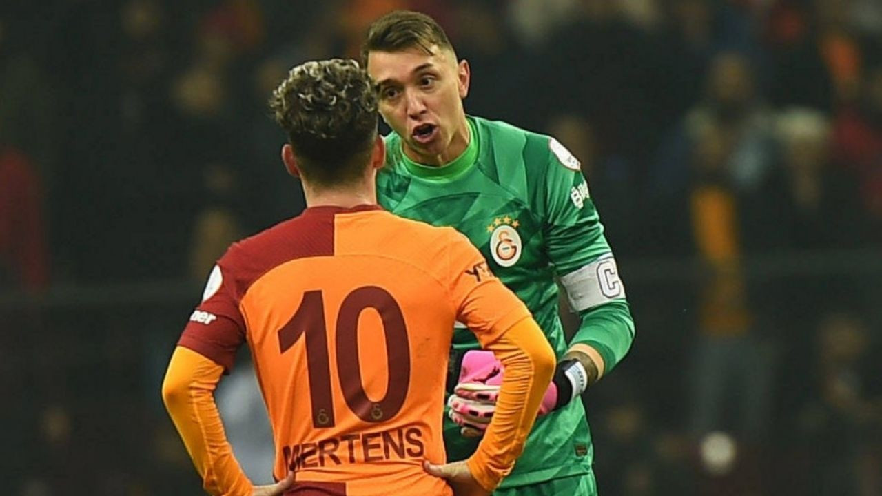 Galatasaray'da Muslera ve Mertens kararı... Sıcak gelişme - Sayfa 3