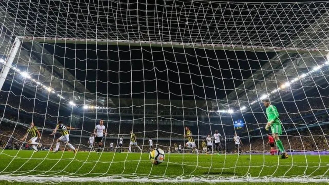 Süper Lig'de Zirve Yarışında 'Yapı' Üzerinden Tartışmalar Sürüyor! Hangi Takıma Kaç Penaltı Verildi Listesi...