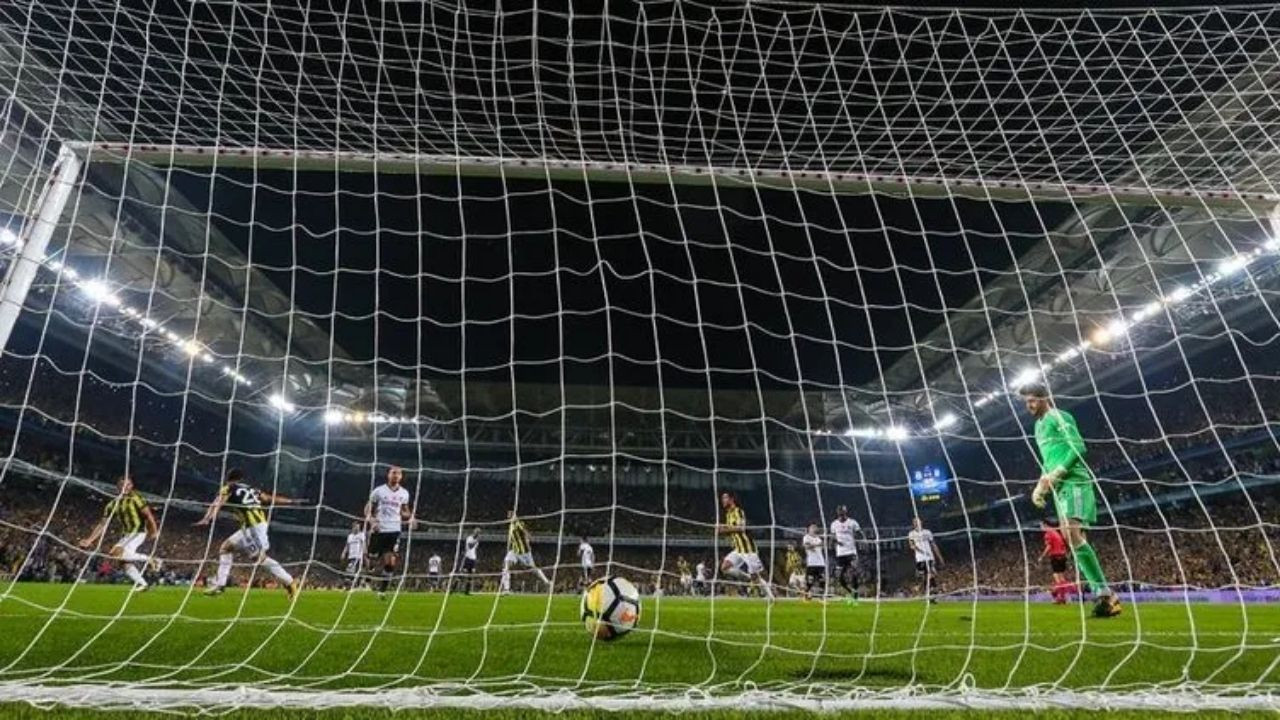 Süper Lig'de Zirve Yarışında 'Yapı' Üzerinden Tartışmalar Sürüyor! Hangi Takıma Kaç Penaltı Verildi Listesi... - Sayfa 1