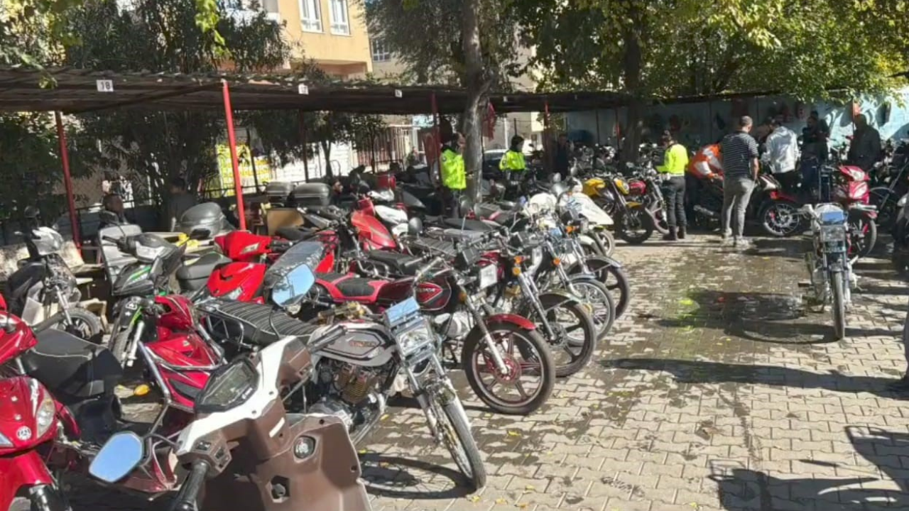 Şanlıurfa’da Çalıntı ve Trafiğe Çıkması Sakıncalı 16 Motosiklet Ele Geçirildi