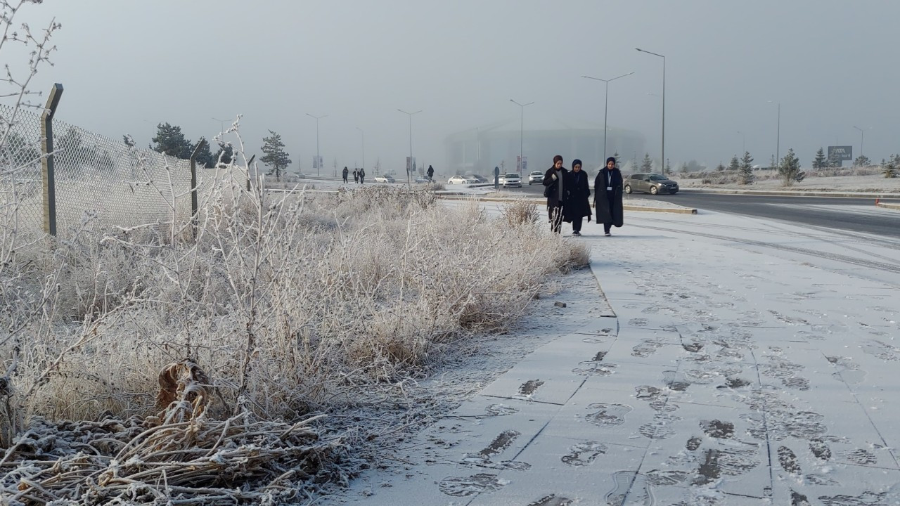 Erzurum -5 Dereceyle Buz Kesti, Şehri Sis Kapladı!