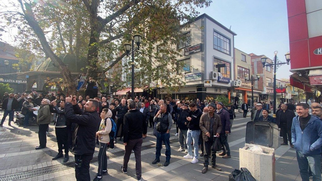 Tokat'ta Bir İş Yerinin Çatısına Akbaba Kondu, Görenler Telefona Sarıldı! - Sayfa 4