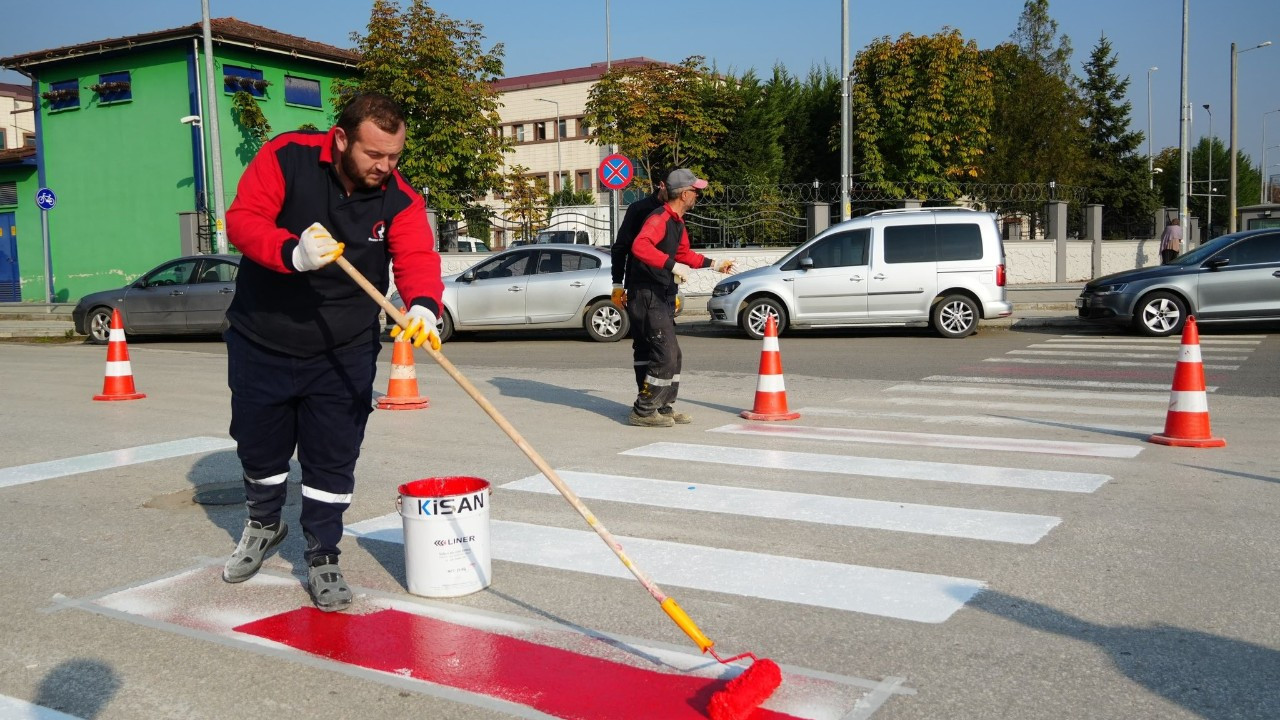 Düzce'de yaya çizgileri yenilendi