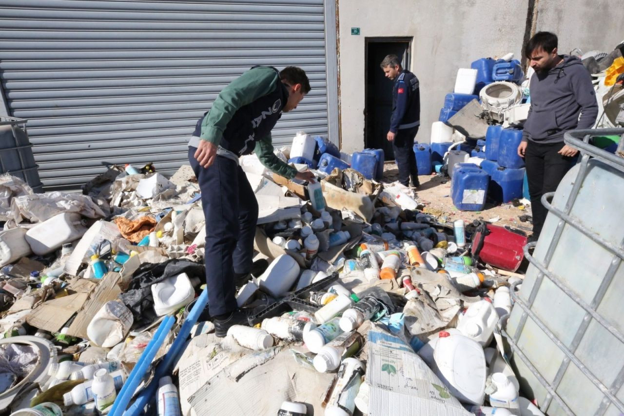 Şanlıurfa'da tonlarca sahte zirai ilaç ve gıda ürünü ele geçirildi - Sayfa 1