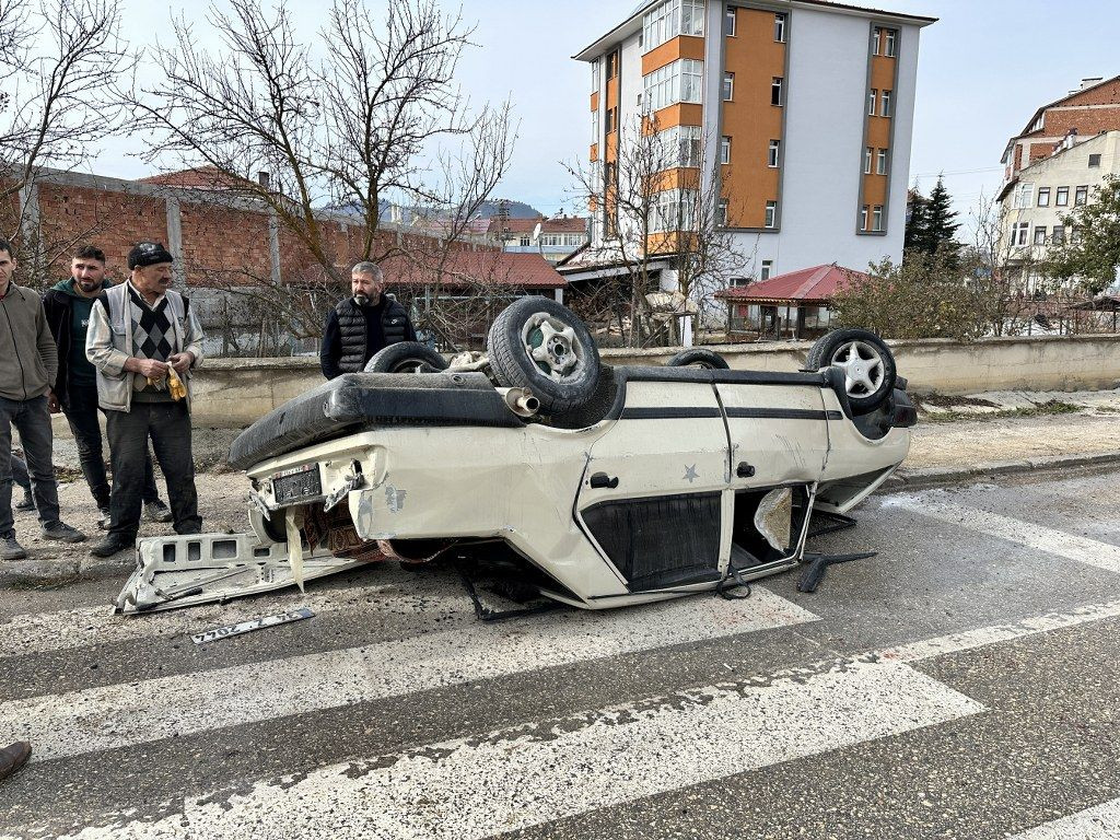 Kastamonu'da Mercedes marka Araçla Çarpışan Fiat-Tofaş araç takla attı - Sayfa 4