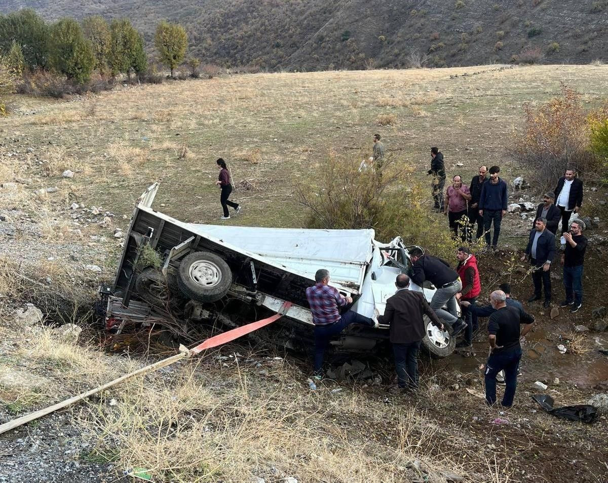 Bitlis’te Meyve Yüklü Kamyonet Devrildi: 1 Ölü, 1 Yaralı - Sayfa 3