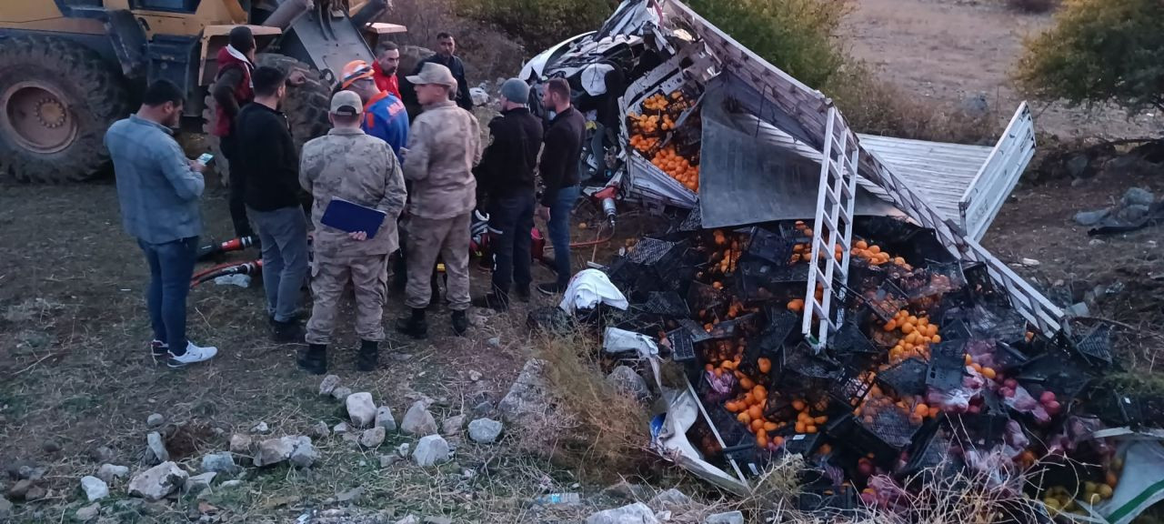 Bitlis’te Meyve Yüklü Kamyonet Devrildi: 1 Ölü, 1 Yaralı - Sayfa 4