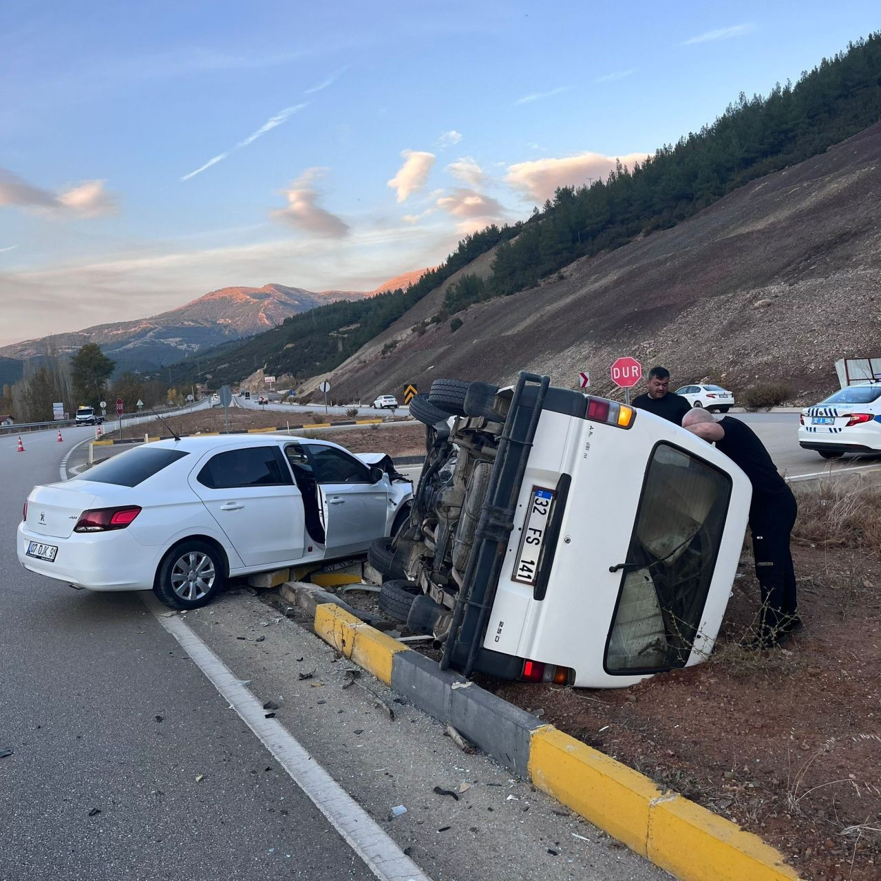 Isparta’da Otomobil ile Midibüs Kavşakta Çarpıştı: 5 Yaralı - Sayfa 2