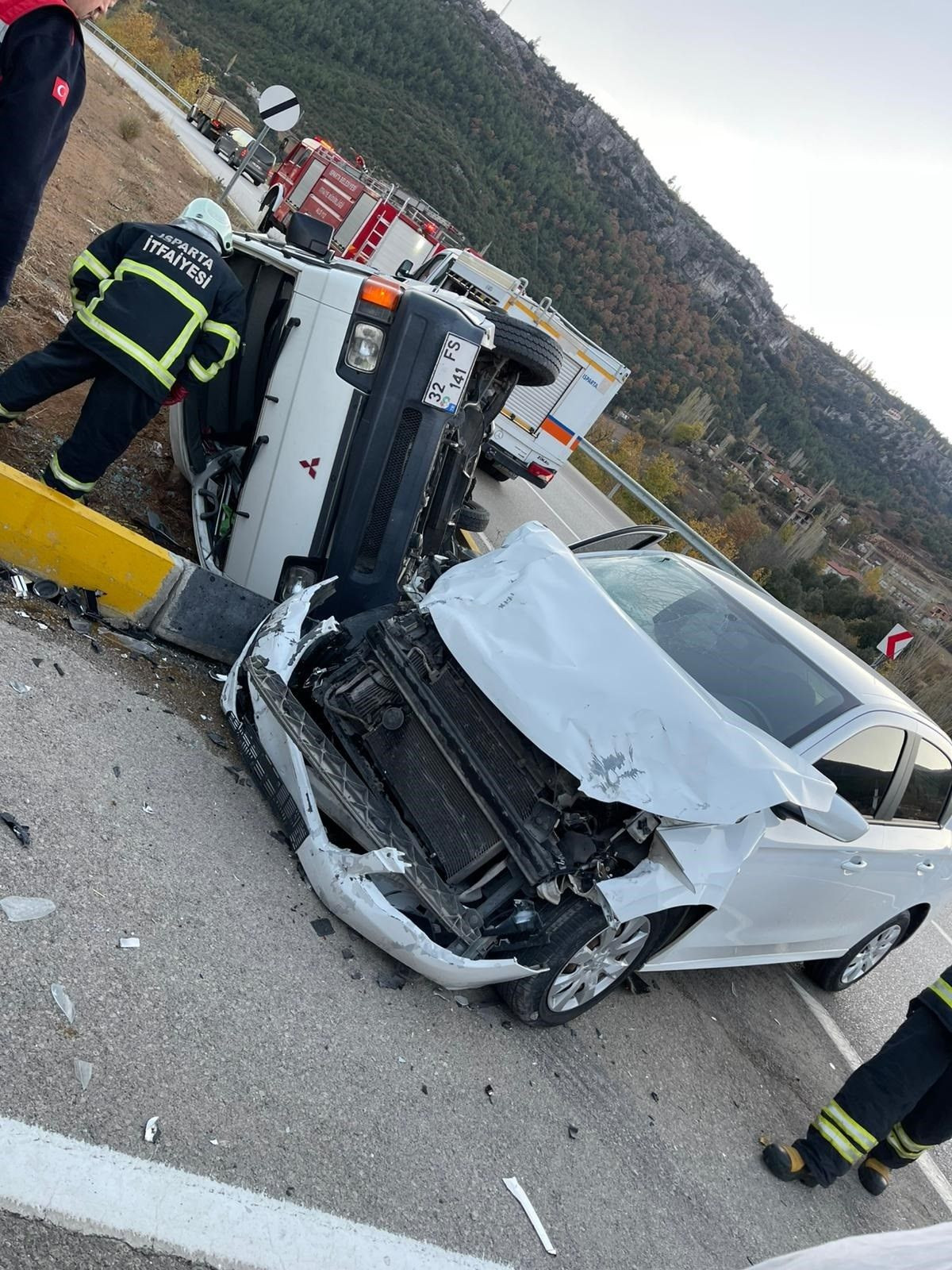 Isparta’da Otomobil ile Midibüs Kavşakta Çarpıştı: 5 Yaralı - Sayfa 3