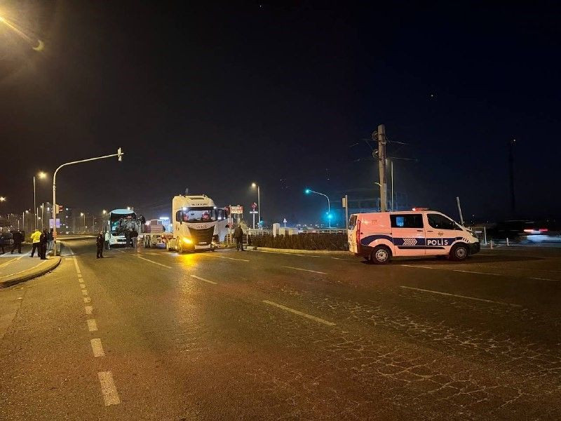 Kayseri'de Yolcu Otobüsü, Tır ve Otomobil Çarpıştı: 2 Yaralı - Sayfa 5