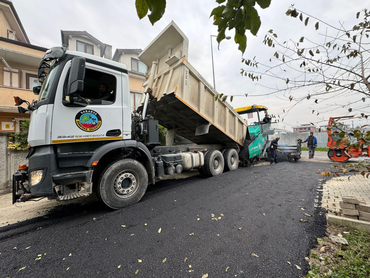 Serdivan'da Yollar Yenileniyor: Yeni Üstyapı Çalışmaları ile Konfor Artıyor - Sayfa 1