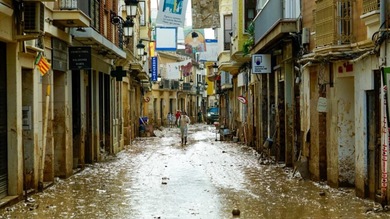 İspanya'da sel felaketi: Binlerce kişi tahliye edildi - Sayfa 11