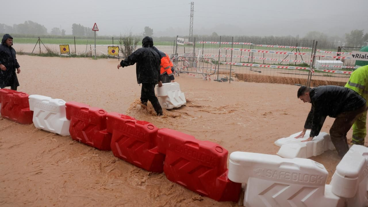 İspanya'da sel felaketi: Binlerce kişi tahliye edildi - Sayfa 4