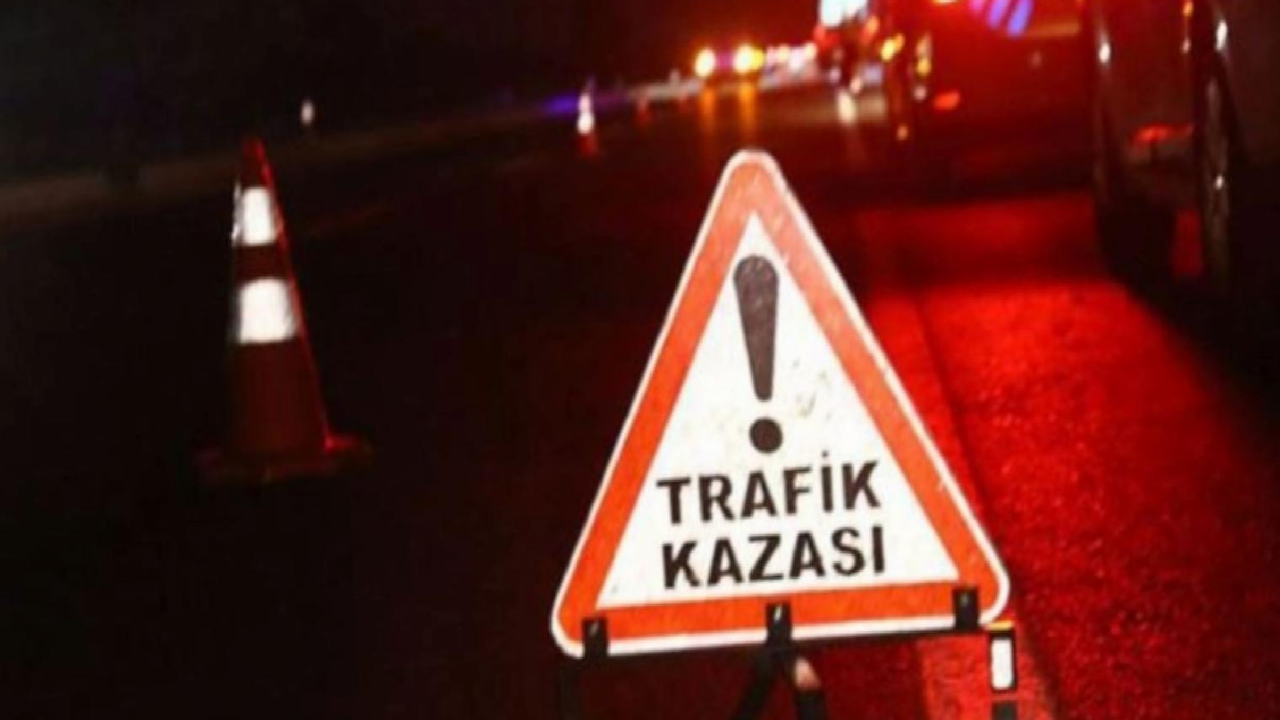 Benzin istasyonuna girmek için geç kalan sürücü kazaya neden oldu