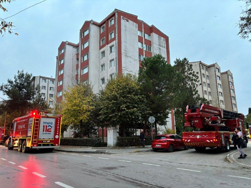 Evinin Balkonunda Eşyalar Tutuştu: İtfaiye Zor Yetişti - Sayfa 1