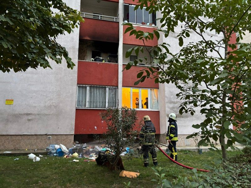 Evinin Balkonunda Eşyalar Tutuştu: İtfaiye Zor Yetişti - Sayfa 2