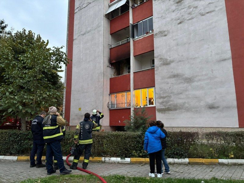 Evinin Balkonunda Eşyalar Tutuştu: İtfaiye Zor Yetişti - Sayfa 3