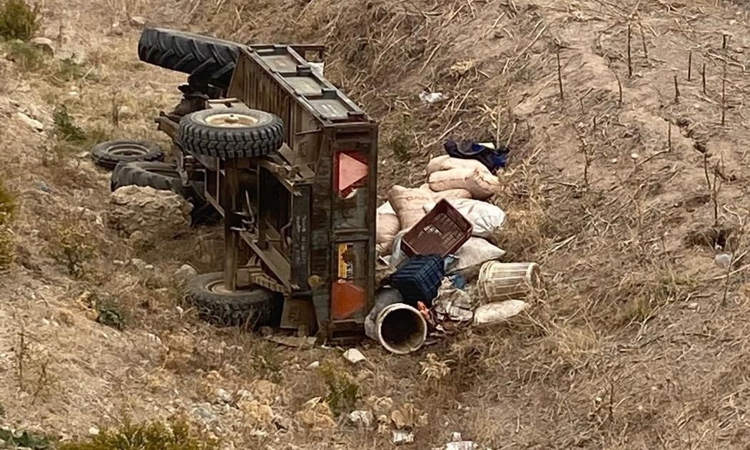 Devrilen traktörün altında kalan sürücü yaralandı - Sayfa 4