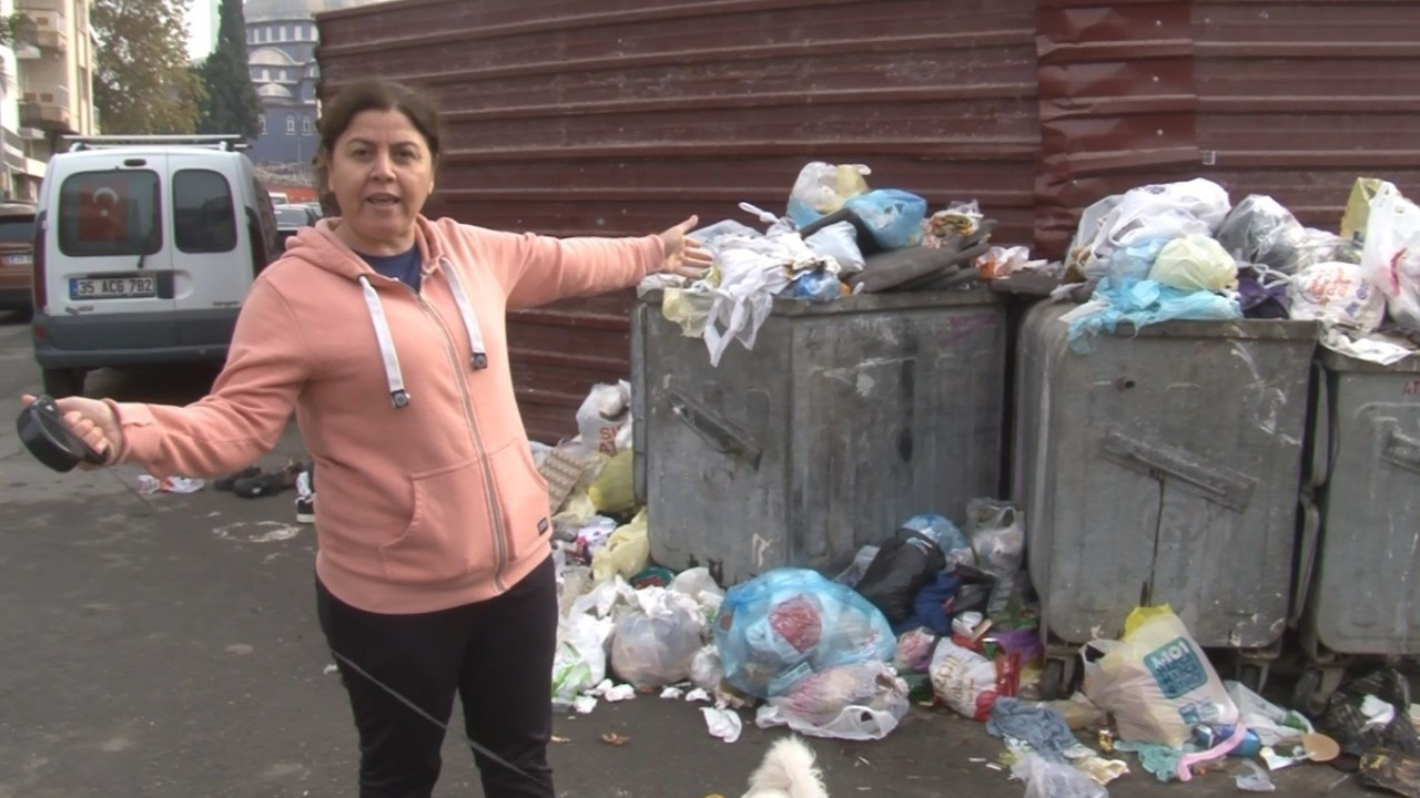 Buca'nın caddeleri çöp ve kokudan geçilmiyor