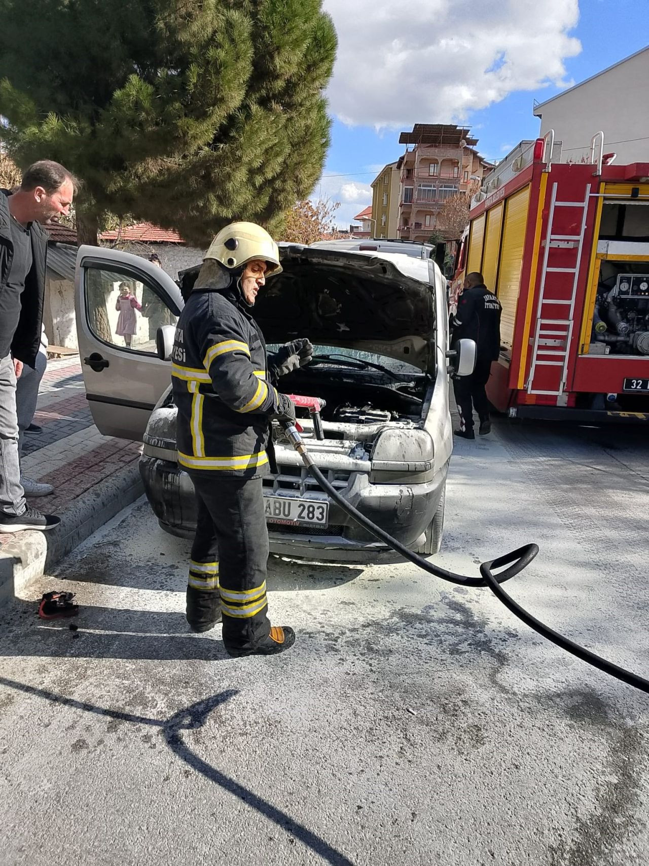 Isparta'da seyir halindeki araç aniden alev aldı - Sayfa 2