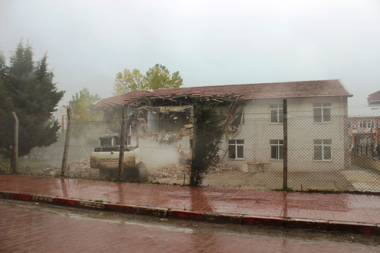 Türkeli'nin İlk Lisesi Olan 60 Yıllık Okulun Yıkımına Başlandı - Sayfa 2