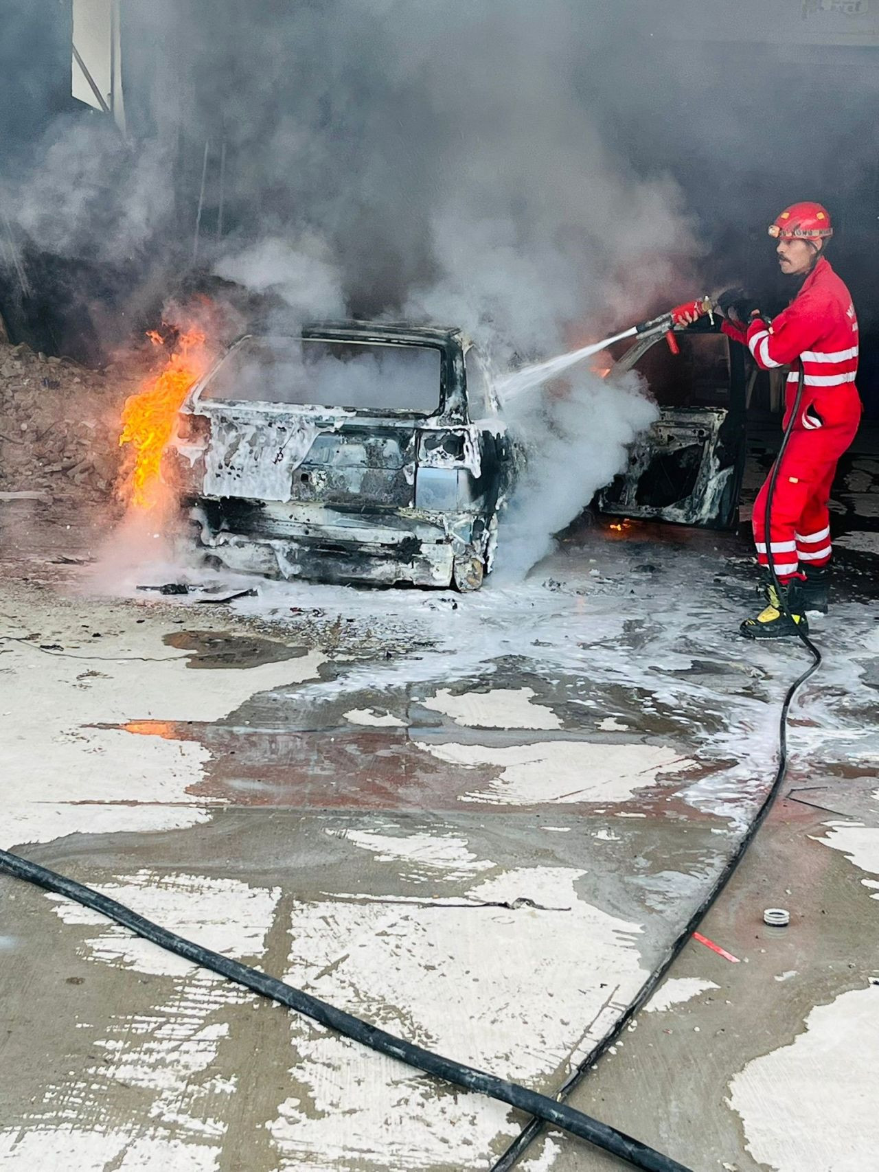 Tamirhanede Bakımı Yapılan Otomobil Alevlere Teslim Oldu - Sayfa 1