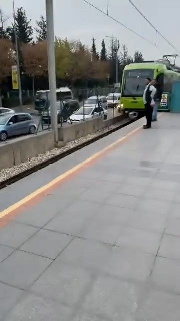 Kamyondan Düşen Demirler Trafik ve Metro Seferlerini Aksattı - Sayfa 6