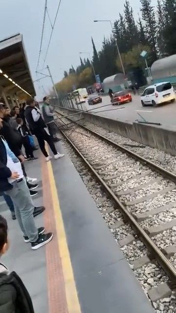 Kamyondan Düşen Demirler Trafik ve Metro Seferlerini Aksattı - Sayfa 7