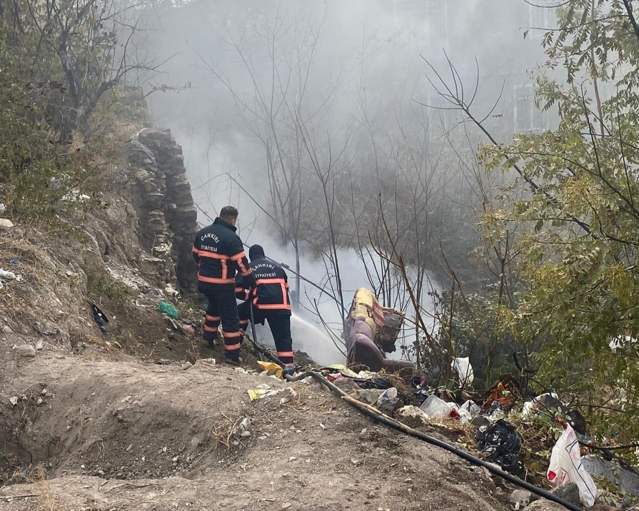 Çankırı’da Atık Eşyaların Alev Almasıyla Korkutan Yangın Çıktı - Sayfa 2